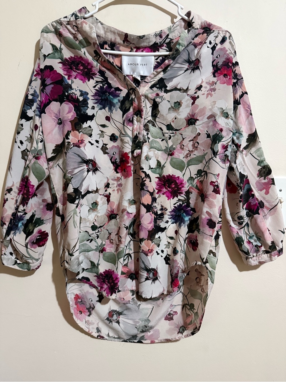 Amour Vert 100%Silk Blush Multi Floral Button-Front Blouse